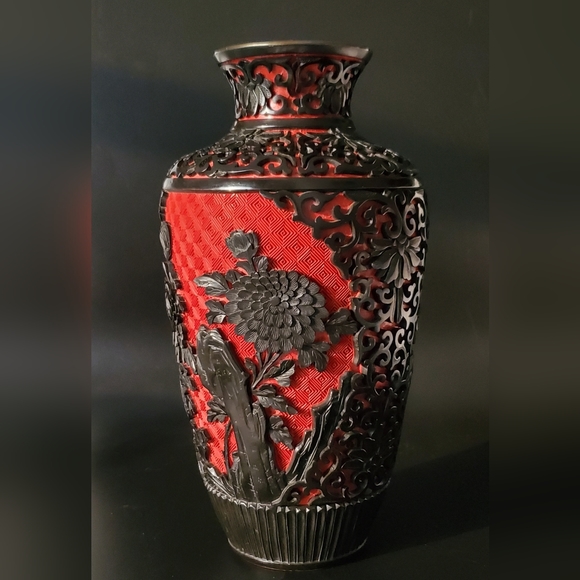 Asian 9" Black & Red Cinnabar Vermillion, Copper Trim & Blue Enamel Vase - Picture 15 of 15